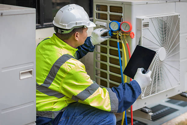 Professional Hvac technician working in Rowlett, TX
